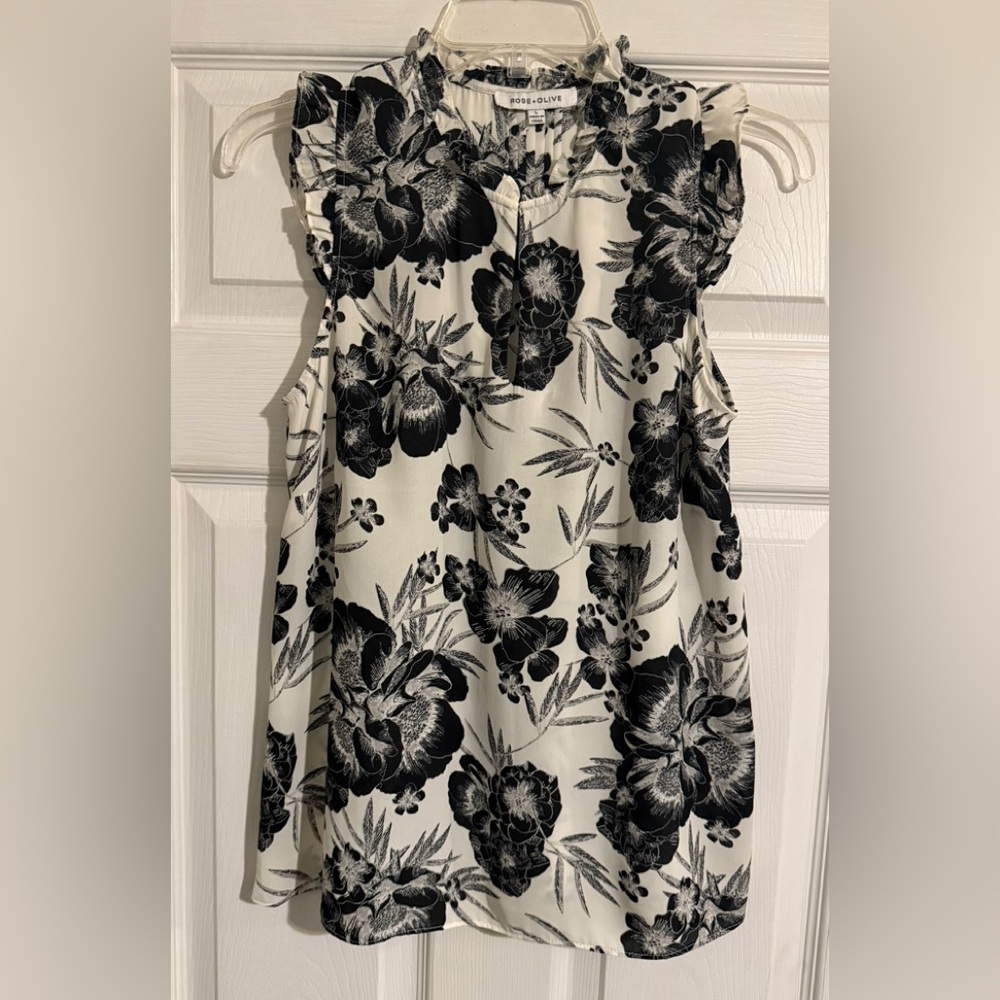 Rose + Olive black & white pullover floral ruffle blouse top Women’s L 12-14 NEW - Picture 4 of 5